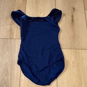 Navy blue velvet cap sleeve leotard! 🤍